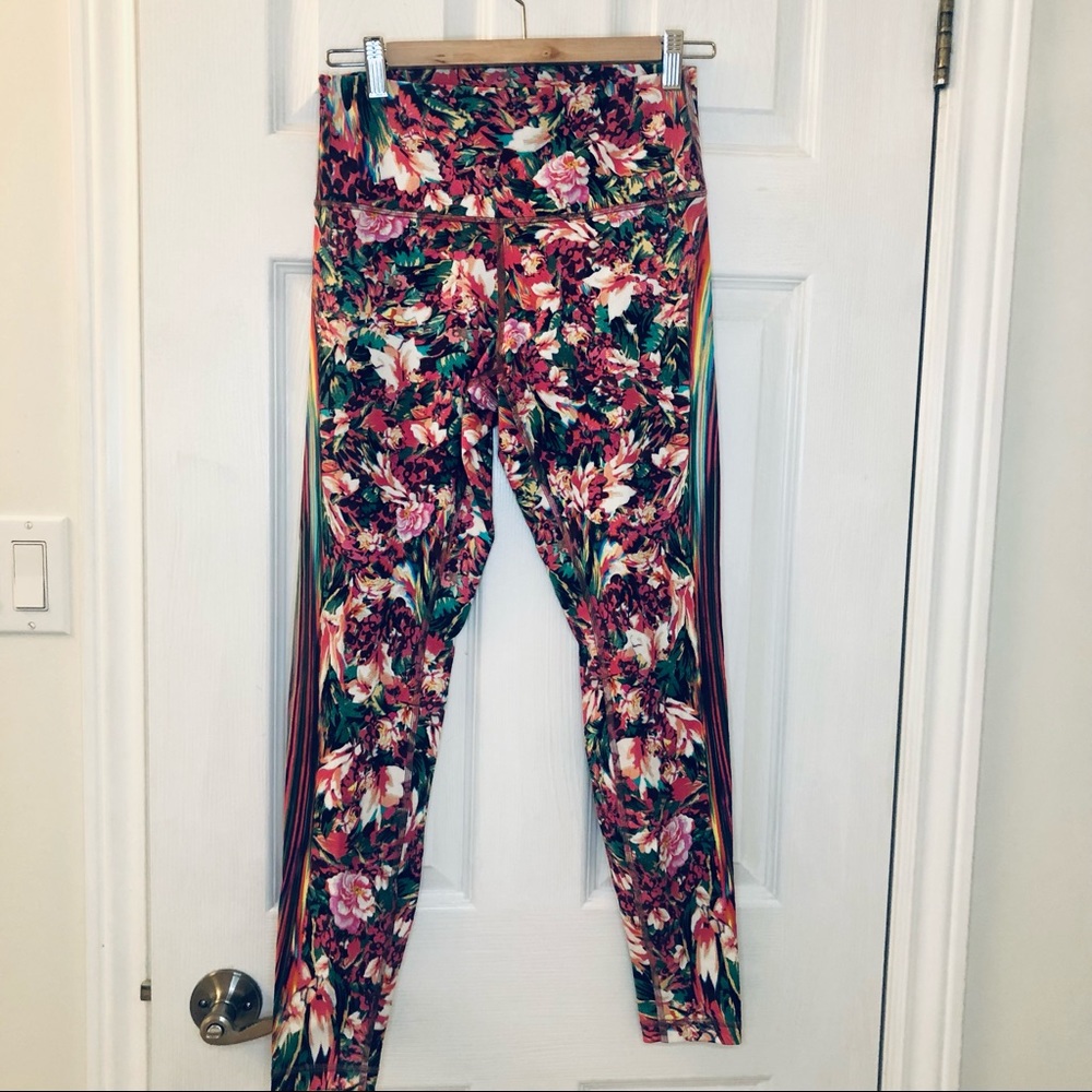 Lululemon Wunder Under leggings in Spectrum, size 10